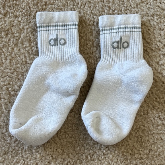 Alo Yoga Unisex Half Crew Throwback Socks, Small (5M-7M), White/Titanium, EUC - Picture 1 of 1